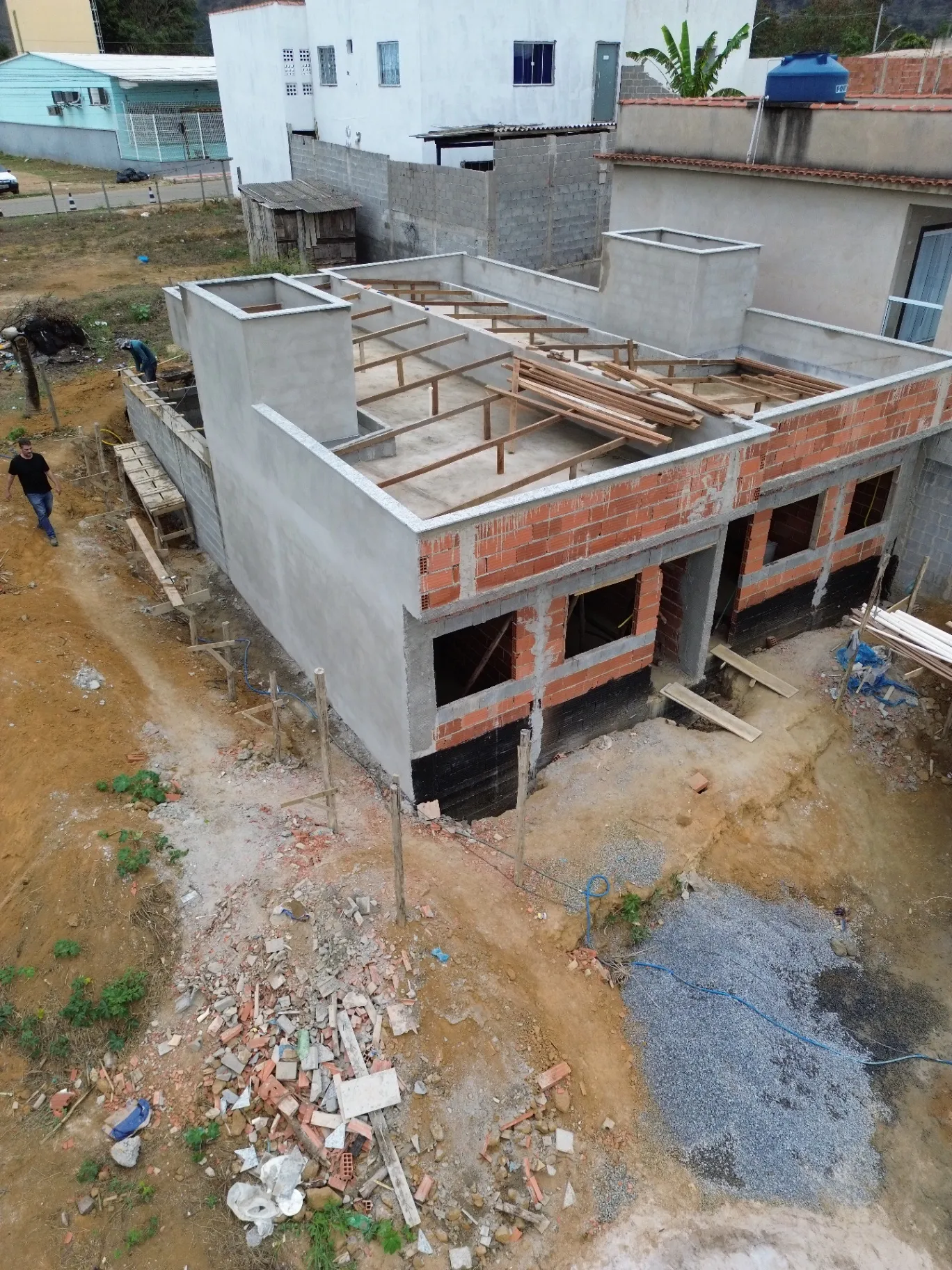 Obra de casa da JFJ em andamento em Campinho da Serra, vista de cima